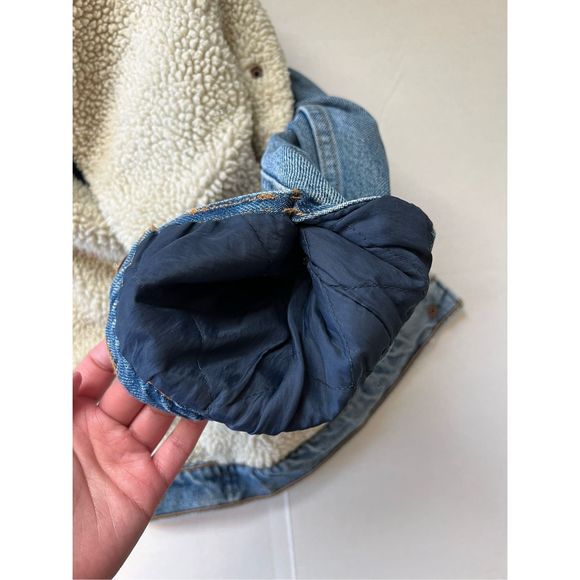 Levi's Women's Original Sherpa Trucker Jacket - Picture 7 of 9